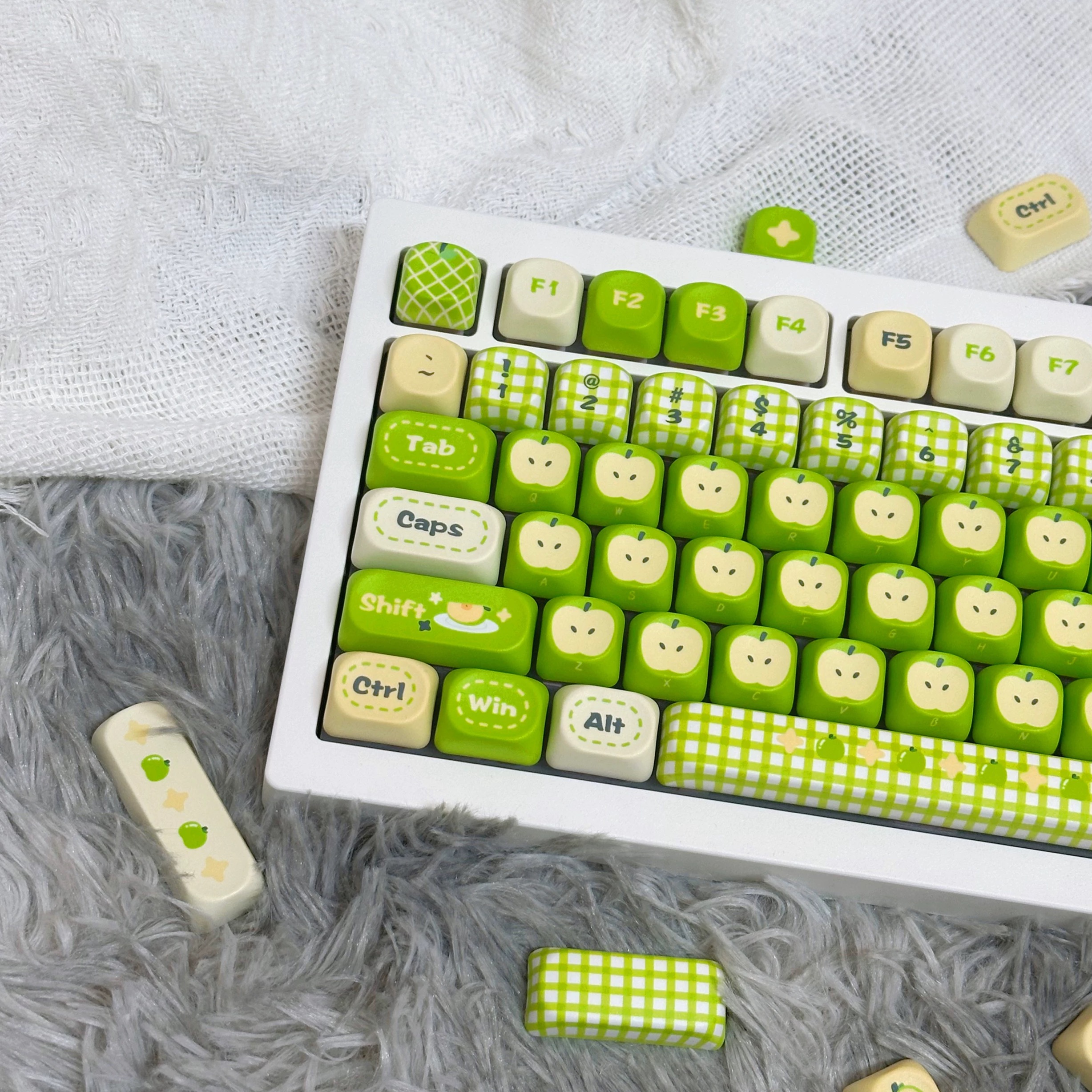 Retro Gaming Keycaps - 97 Keys Green Red Apple Keycaps