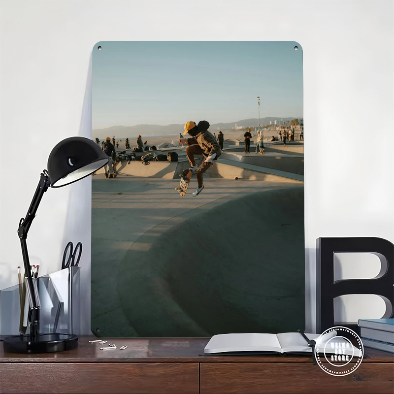 Skateboarder Mid-air At Sunset - Retro Gaming At Home reseña y precio